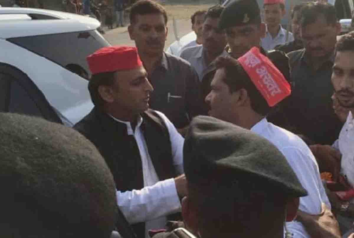 akhilesh yadav tweet photo with mayawati after exit polls