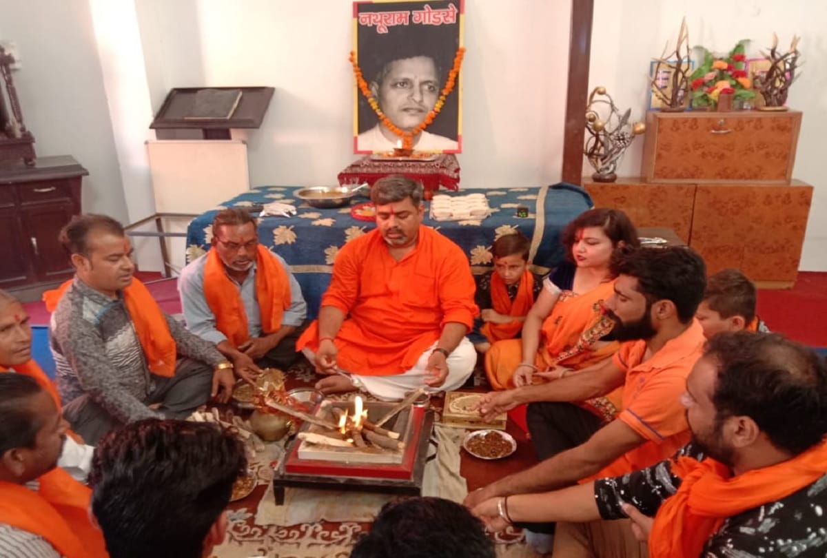 All India Hindu Mahasabha celebrated birthday of Nathuram Godse