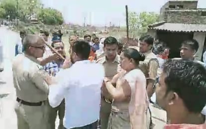 Lok Sabha Elections 2019 7th Phase Voting In chandauli SP BJP worker stoning on MLA