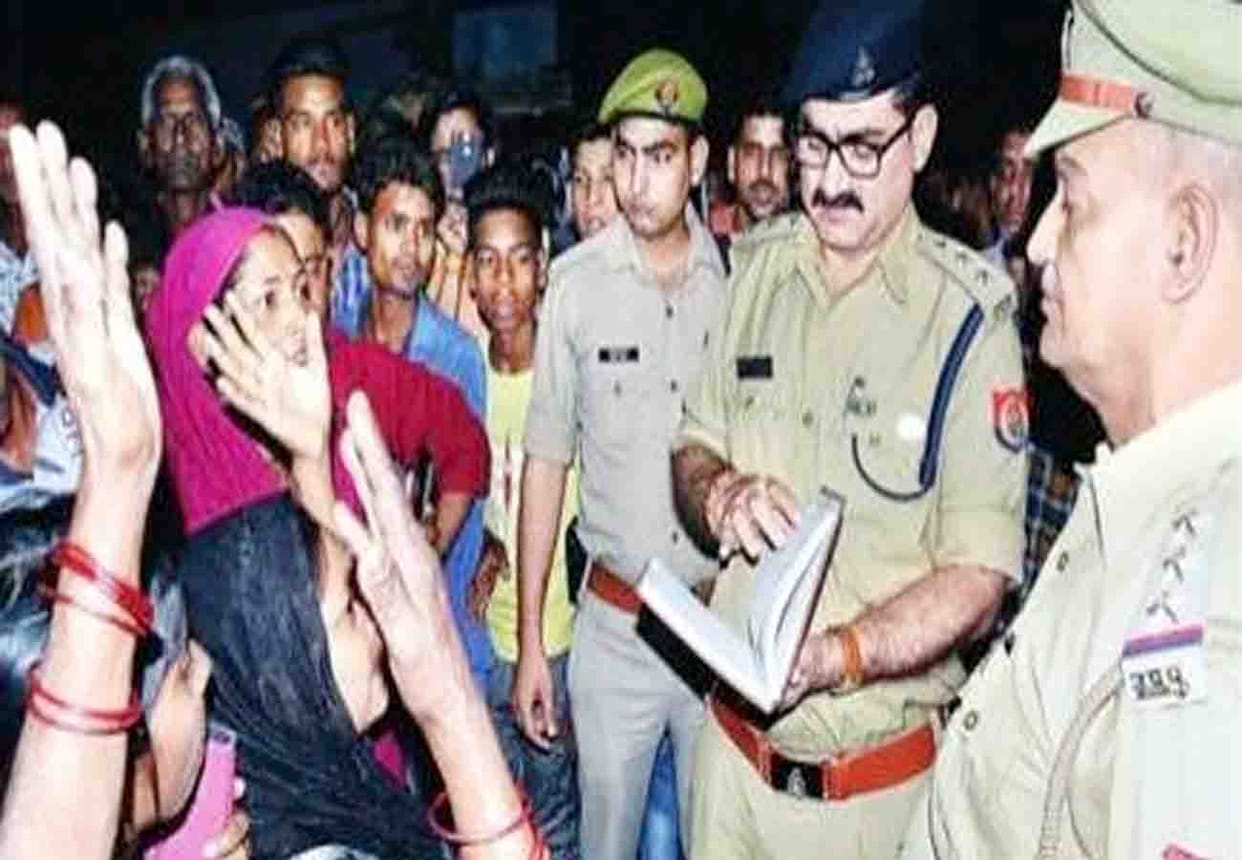 girl's serious charges against woman of Forcing to prostitution in kanpur