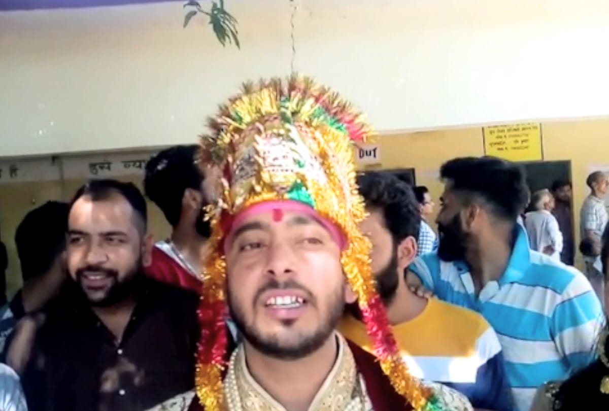 lok sabha sabha election 2019: Before getting married grooms cast vote in himachal
