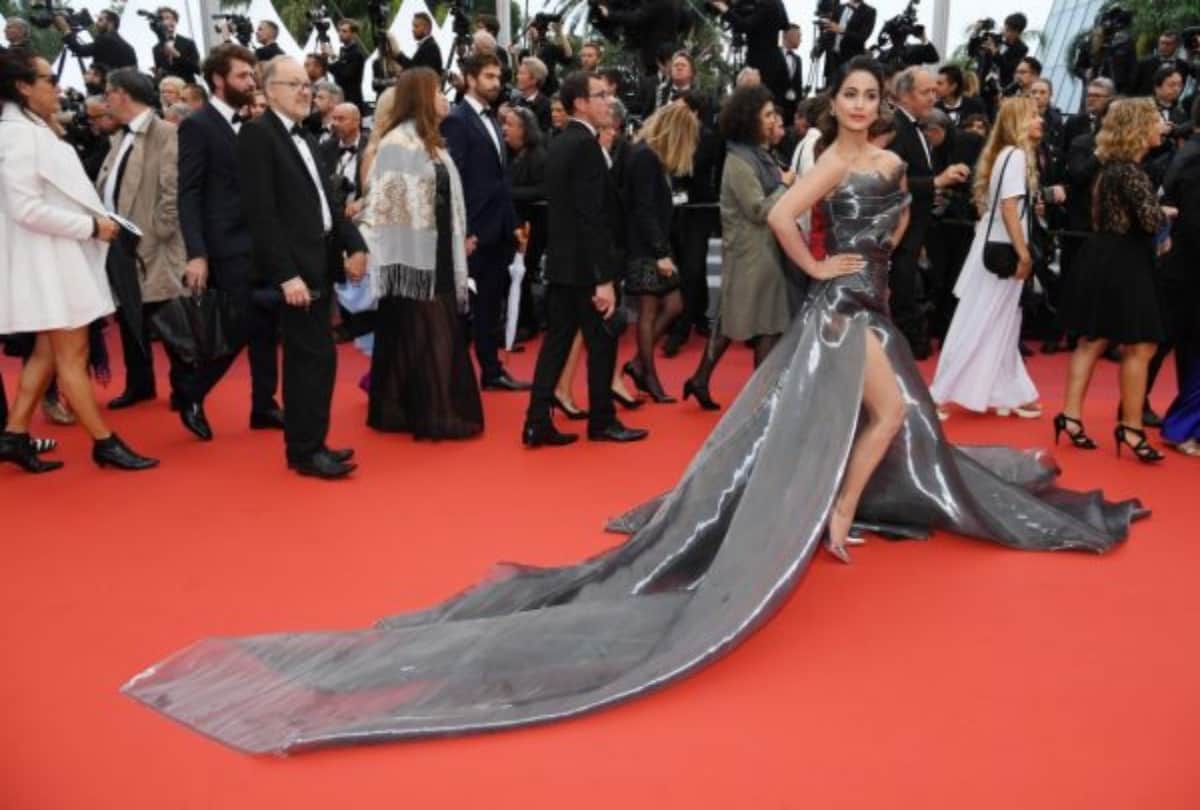 Hina Khan shares a beautiful video one year to Cannes red carpet debut
