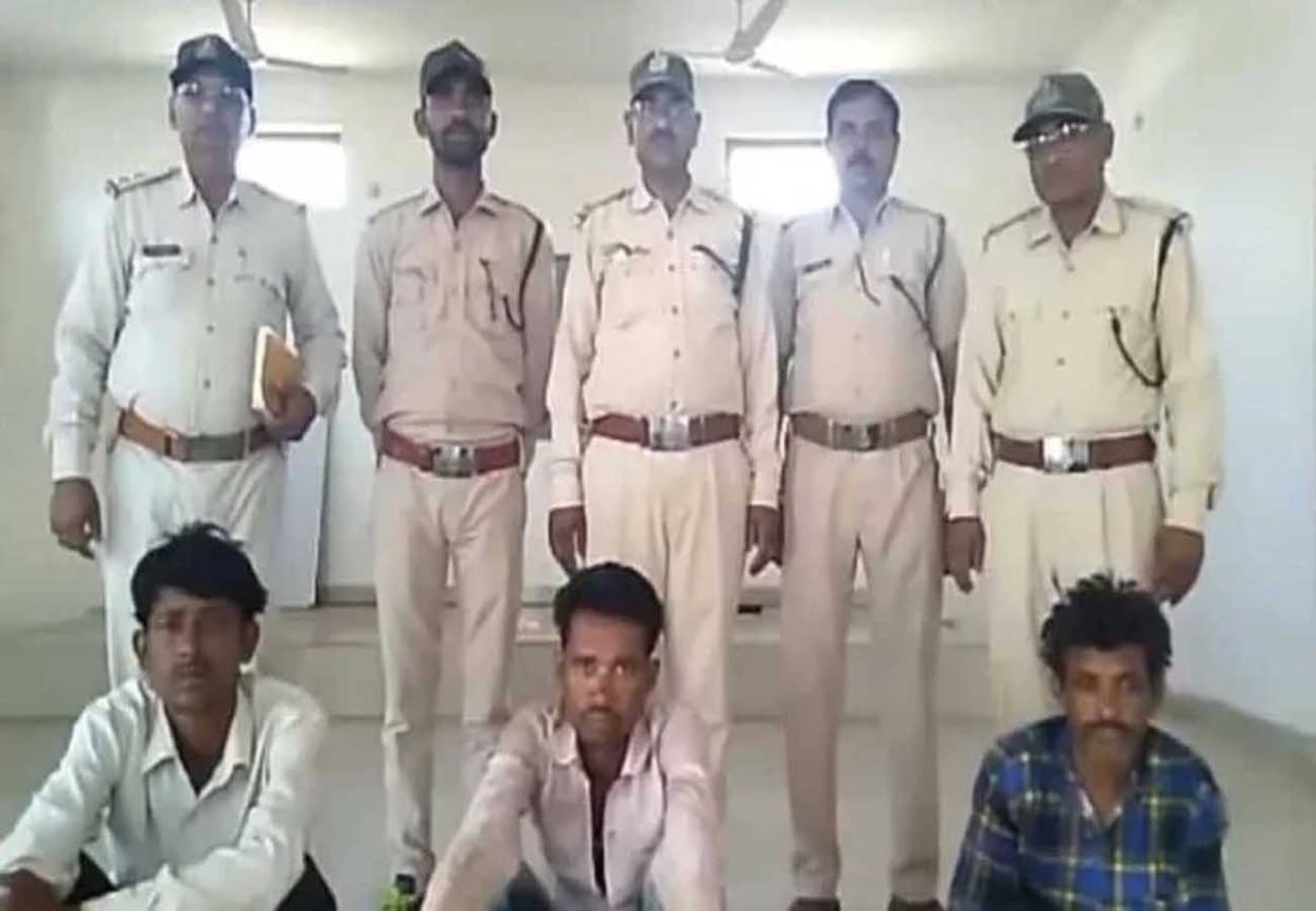 police arrest three accused in case of tiger killed in chitrakoot forest