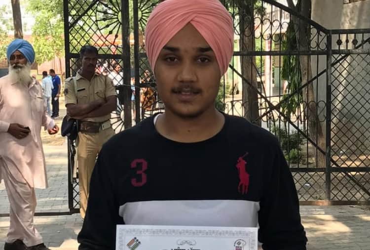 first time voters voting in Punjab
