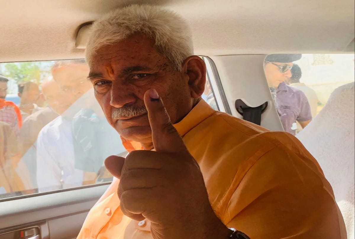 Lok Sabha Elections 2019 Voting For Seventh Phase  yogi Manoj sinha cast his vote