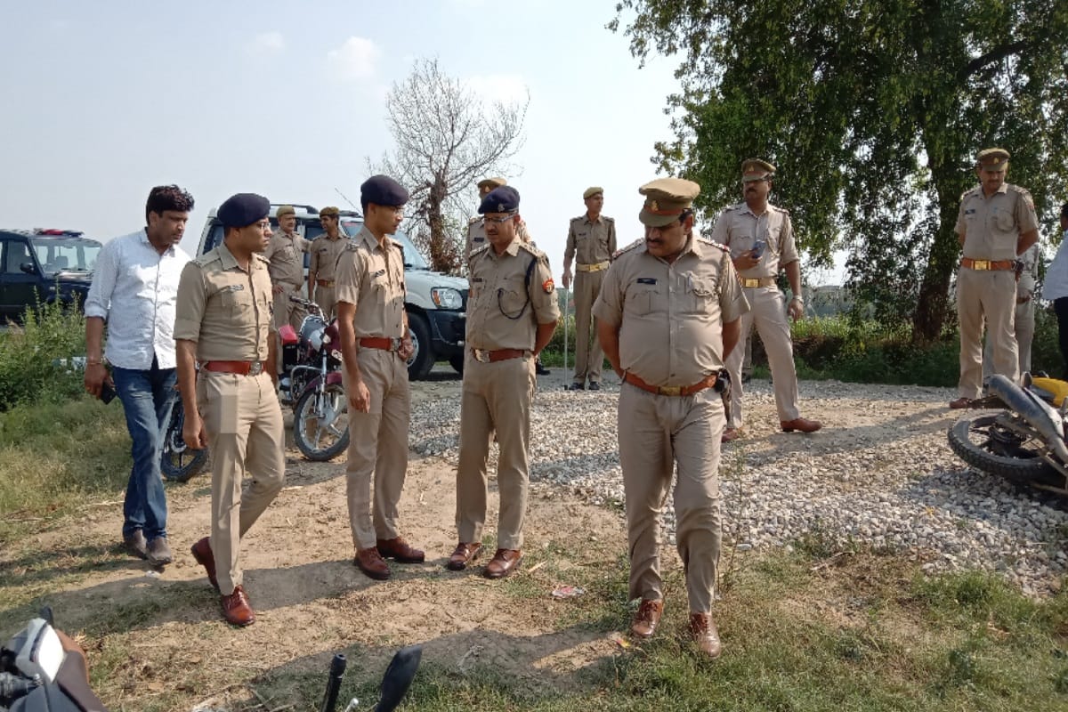 Police encounter: badmash fire when Meerut police said them to stop
