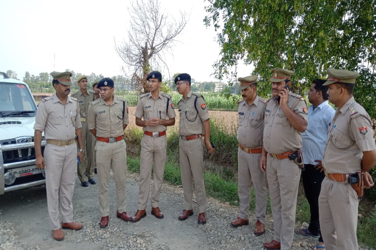 Police encounter: badmash fire when Meerut police said them to stop