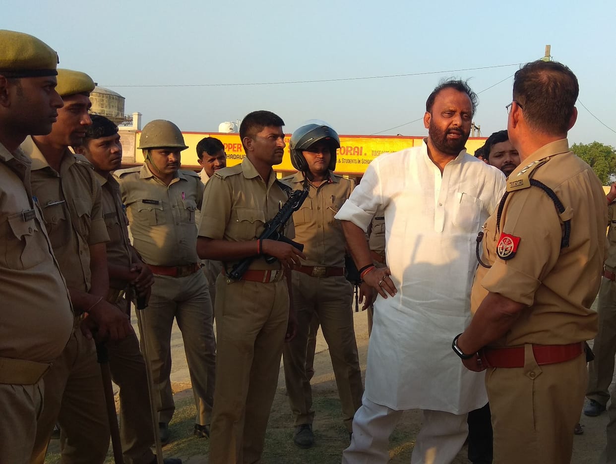 मतदान के दौरान कई स्थानों पर मारपीट, नोकझोंक