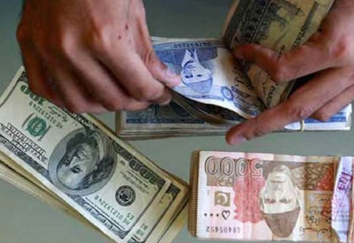 Pak mandates currency declaration by all int'l passengers to fulfil FATF condition