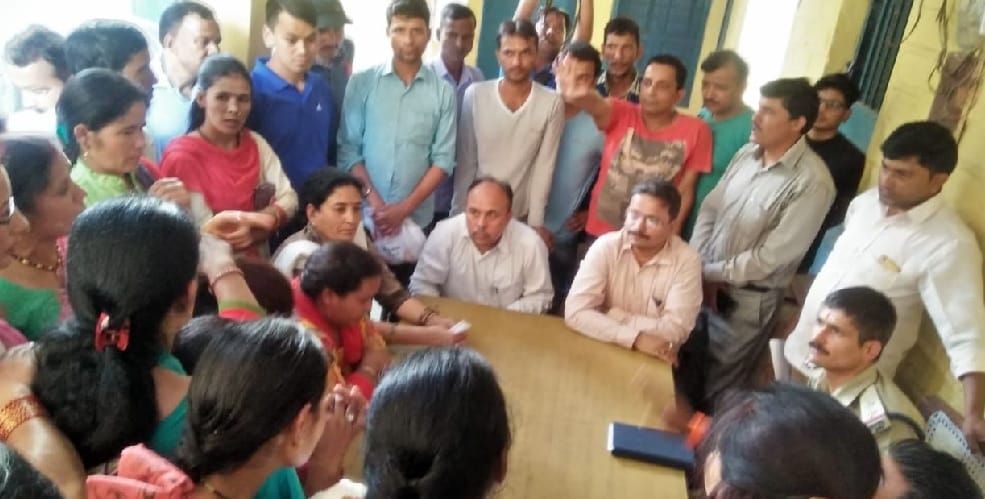 Investors and agents in Anantnidhi's office