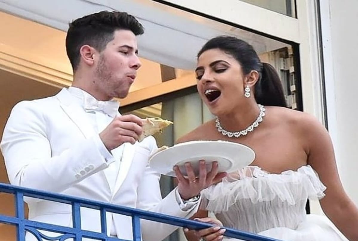 Nick Jonas Trolls Trollers That Priyanka Chopra Knows His Age With A Hilarious Meme Reply