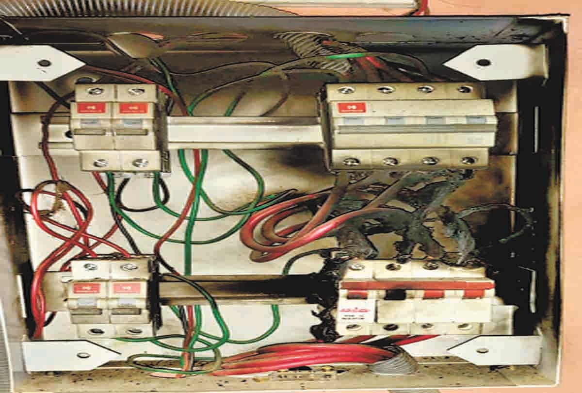 The panel of the district hospital's oxygen plant blasted; patient suffering from supply disruption