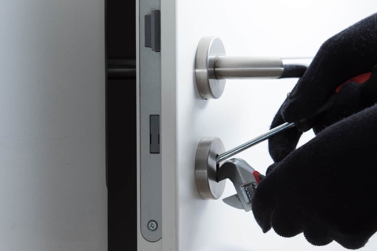 Hitech Robbery In Doctor House In Vidya Nagar Loots CCTV DVR recorder