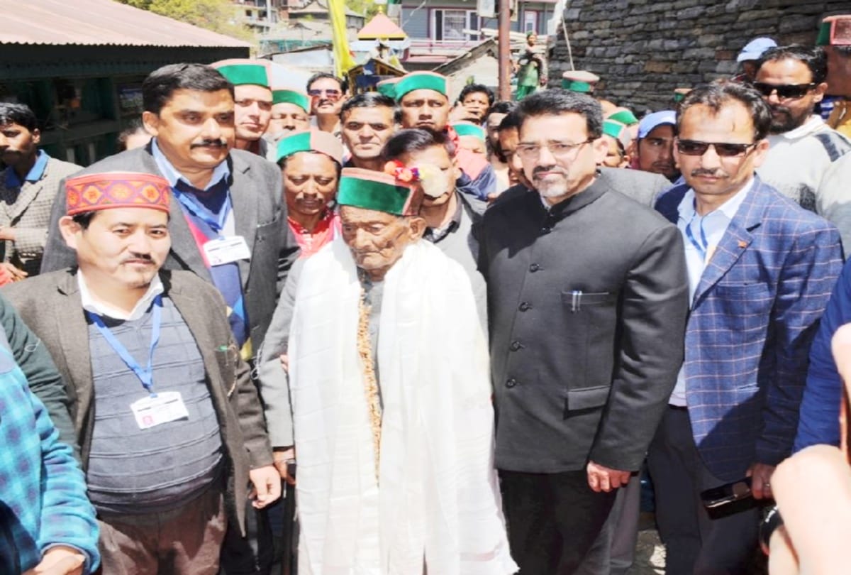 lok sabha election 2019: first voter of india Shyam Saran Negi cast vote in kalpa