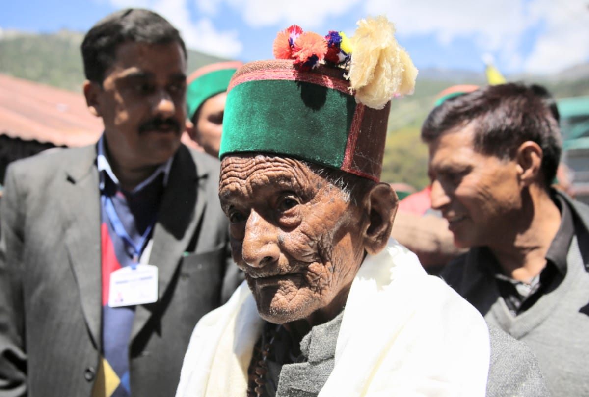 lok sabha election 2019: first voter of india Shyam Saran Negi cast vote in kalpa