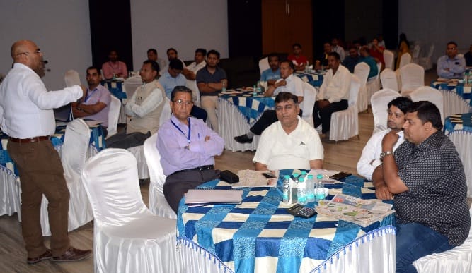 रिटेल कारोबारियों को चुनौतियों से निपटने के दिए सक्सेस टिप्स