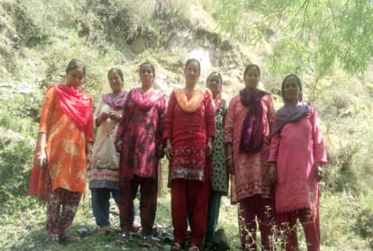 lok sabha election 2019: Many elderly voters reached bare foot in polling booth