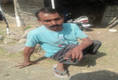 lok sabha election 2019: Many elderly voters reached bare foot in polling booth
