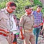 जांच करती पुलिस