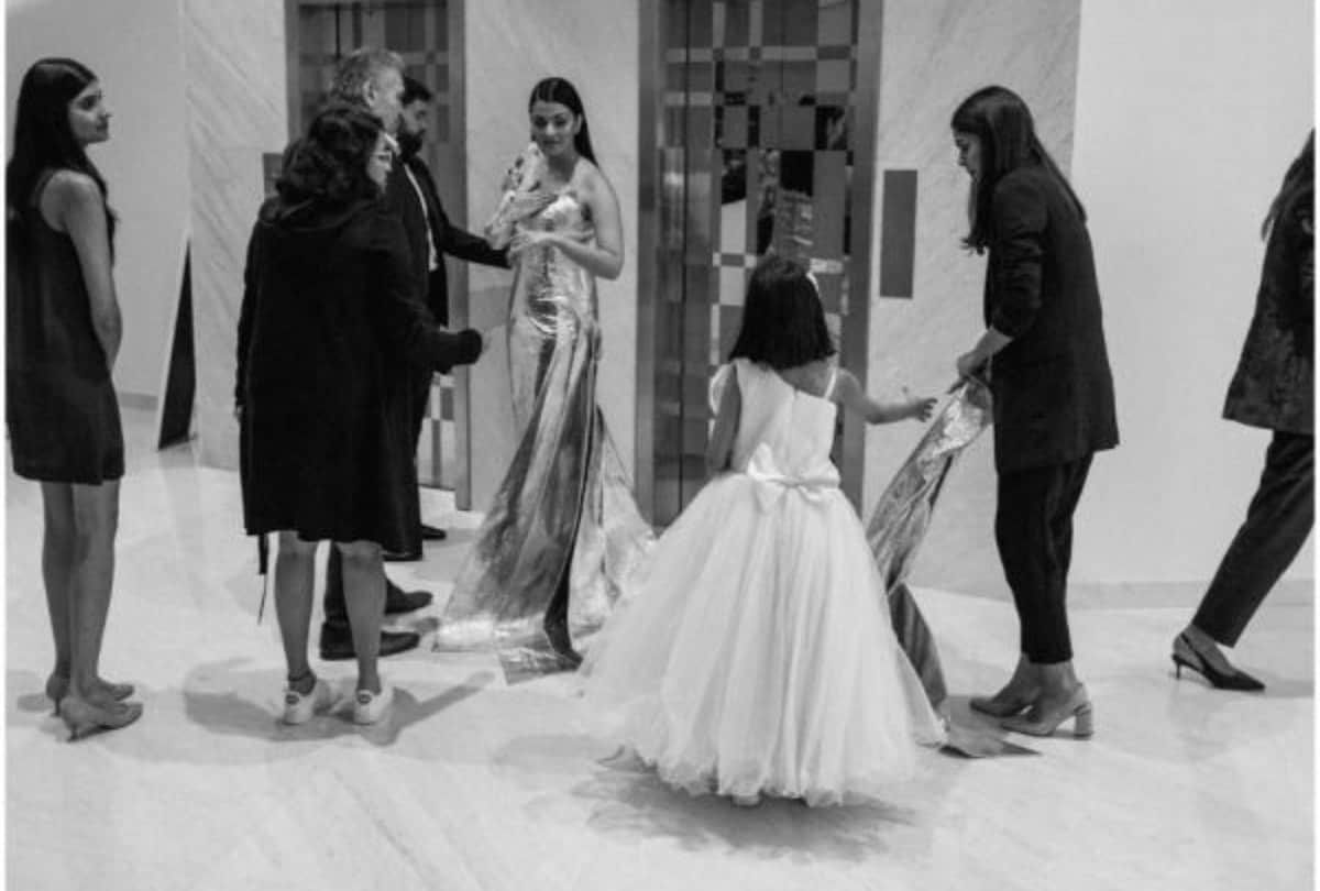 aishwarya rai daughter aaradhya bachchan setting her mommy dress at cannes 2019