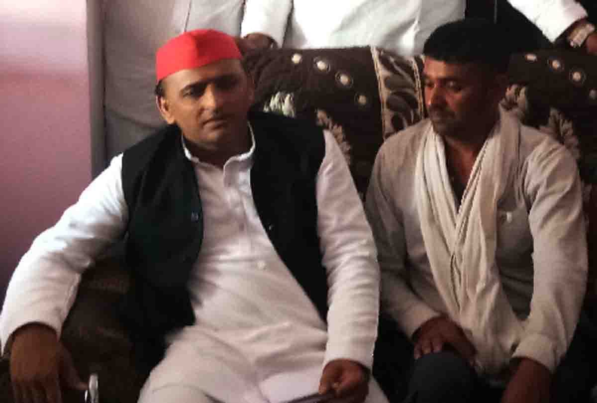 Villagers of martyr rohit Angry with Akhilesh Yadav