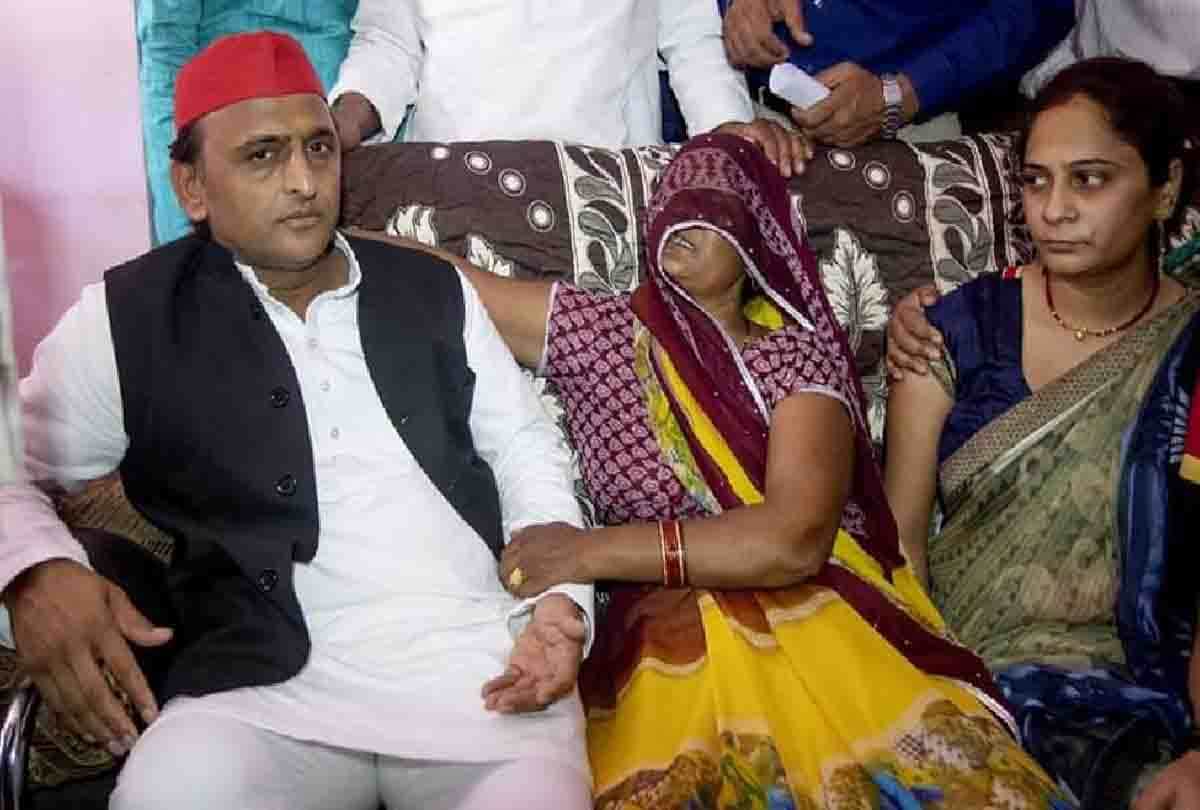 Villagers of martyr rohit Angry with Akhilesh Yadav