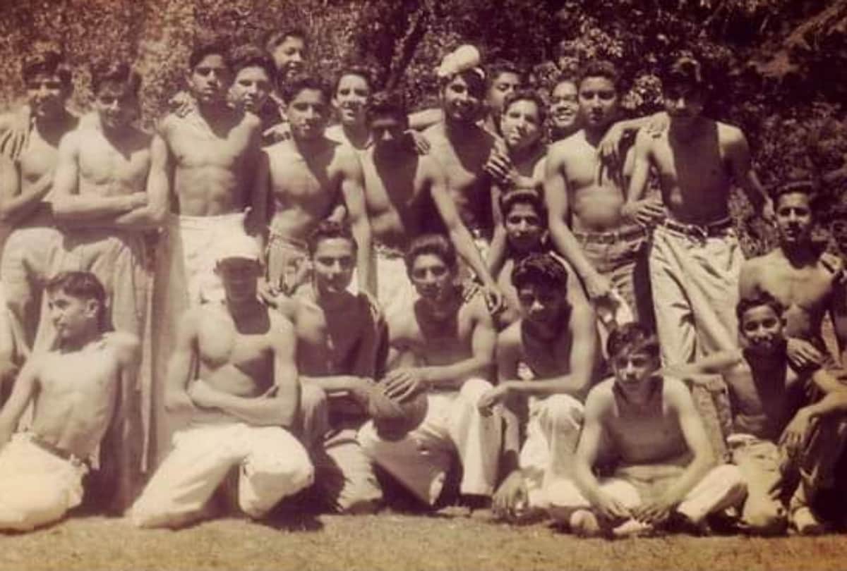 amitabh bachchan share 62 years old college picture