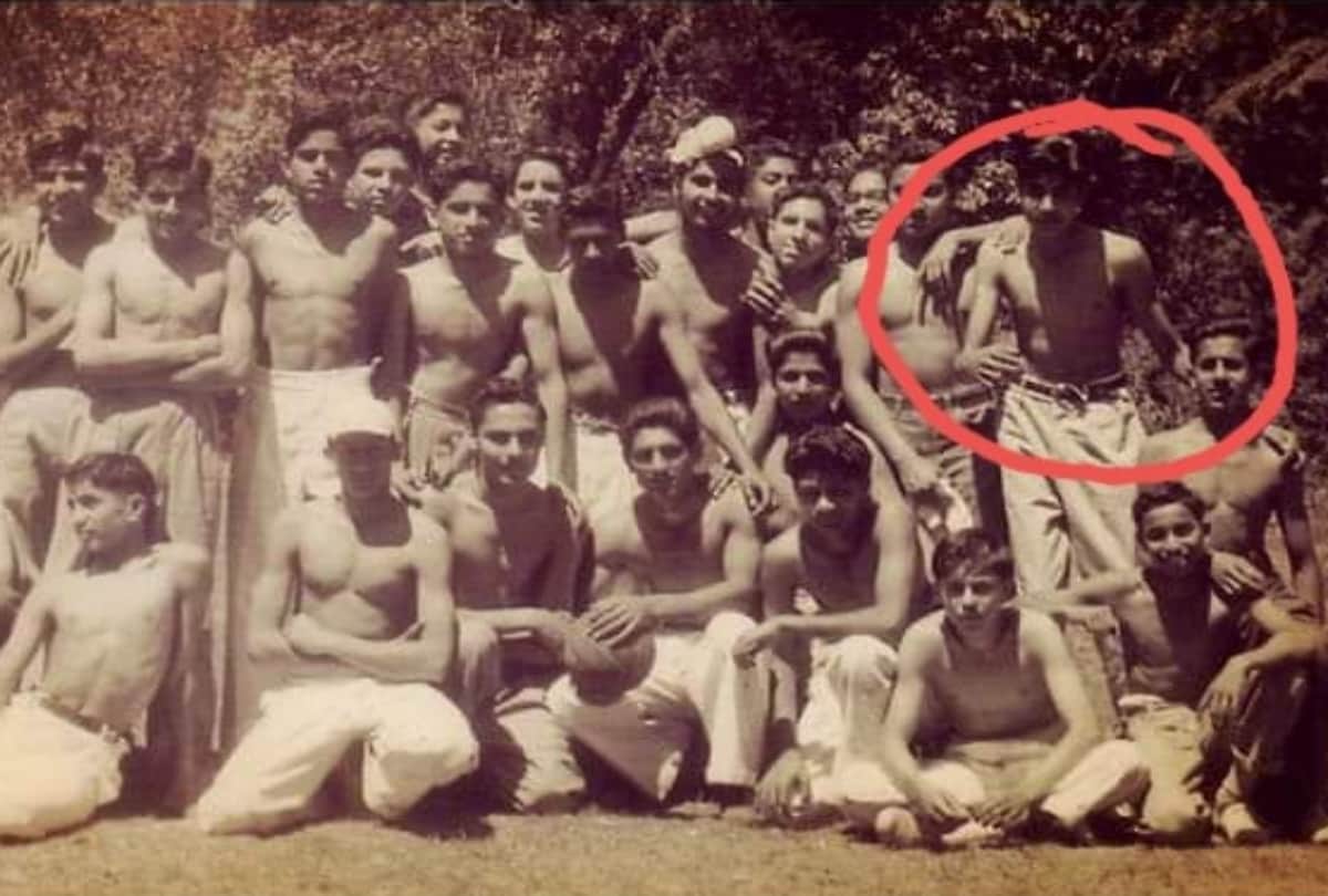 amitabh bachchan share 62 years old college picture