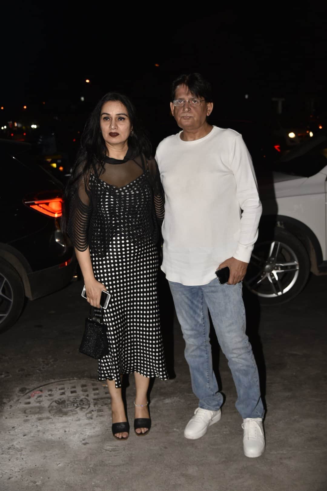 Anil Kapoor celebrate his 35th wedding anniversary with bollywood stars and family