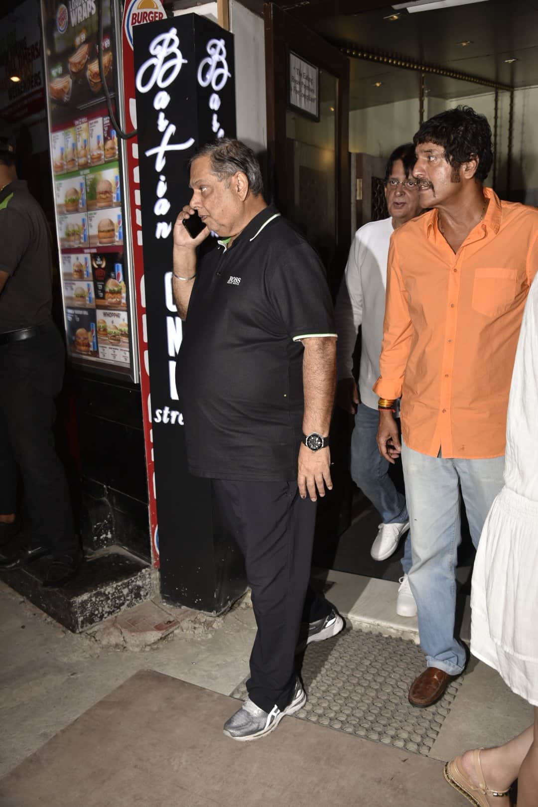 Anil Kapoor celebrate his 35th wedding anniversary with bollywood stars and family