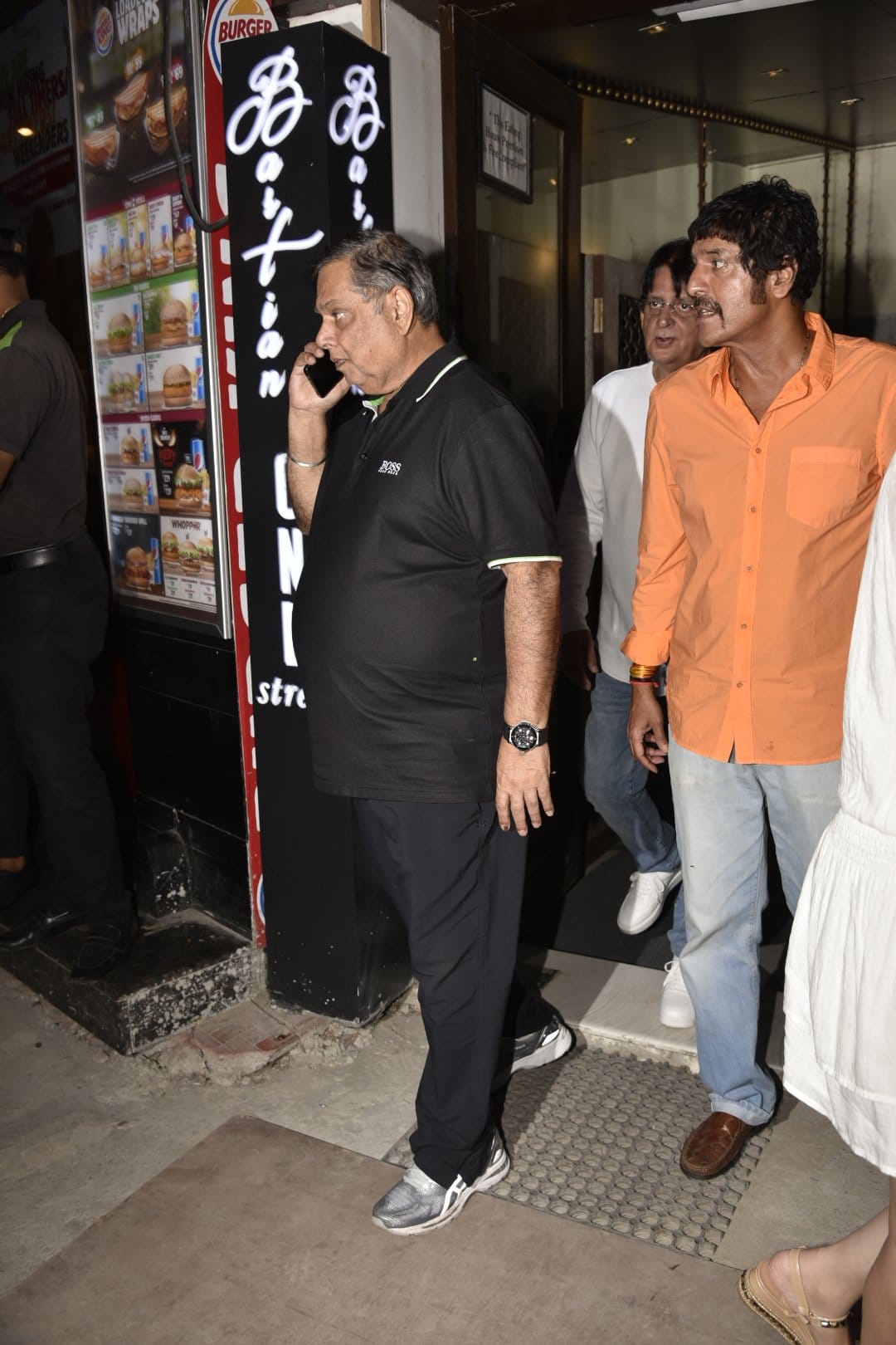 Anil Kapoor celebrate his 35th wedding anniversary with bollywood stars and family