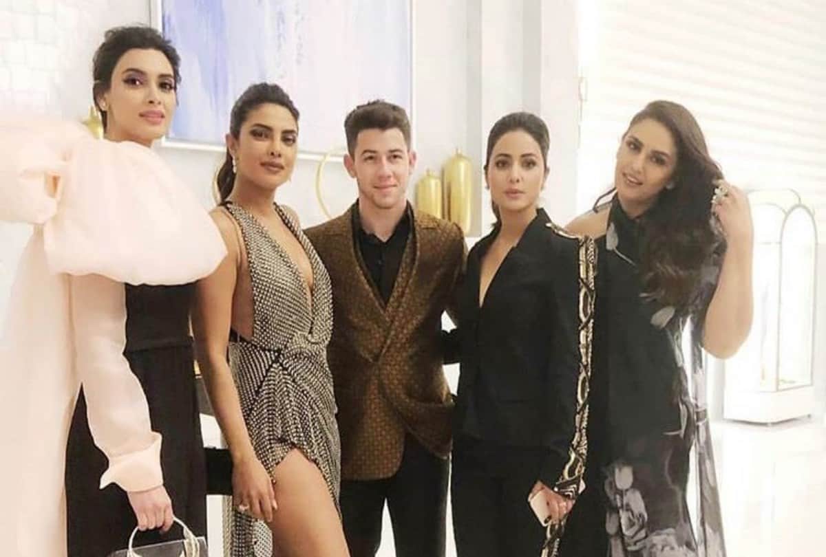 cannes 2019 priyanka chopra nick jonas pose with hina khan huma qureshi and diana penty