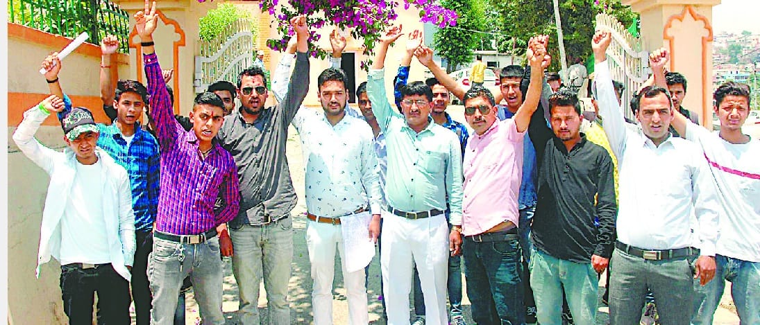 Demonstration of the villagers to fill vacancies of teachers