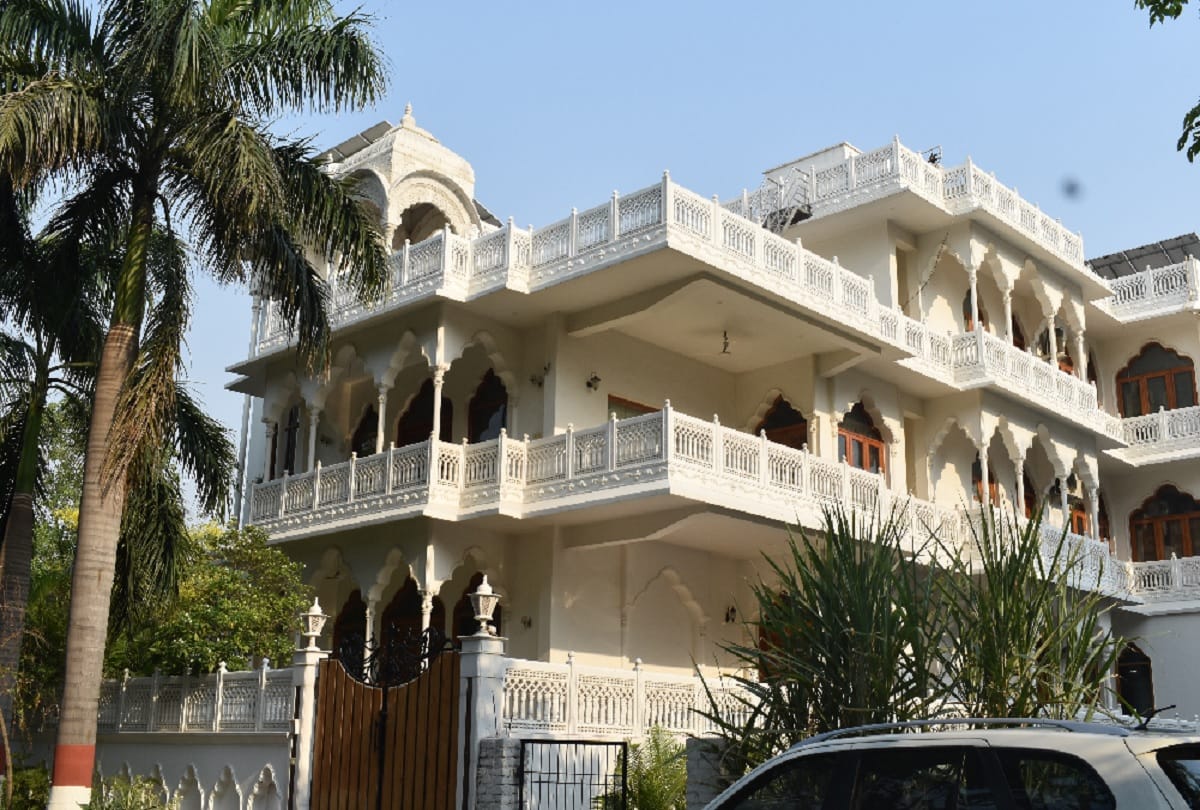 Former DSP filed case over income in noida