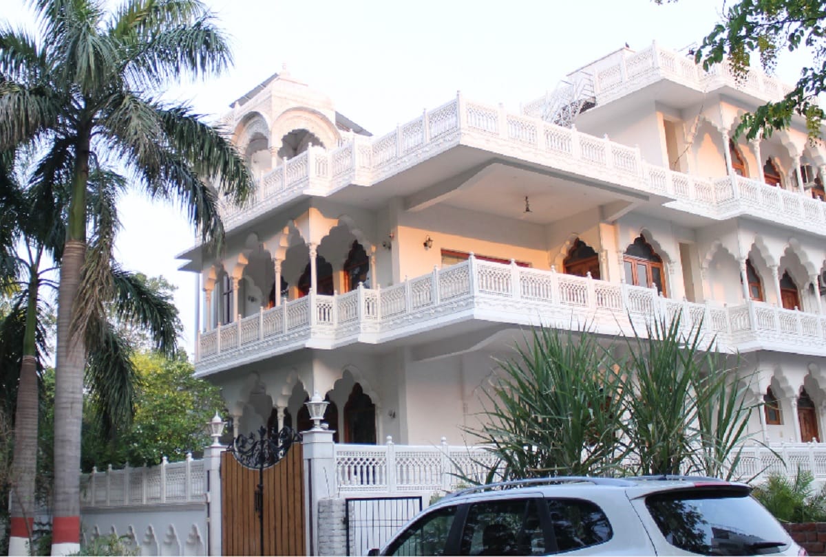 Meet Retired DSP Harsh Vardhan Bhadauria whose income increased 1200 times in 14 years