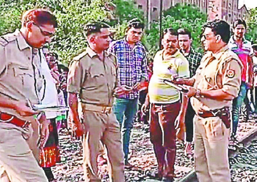 The Parlor owner took suicied due to eve teasing