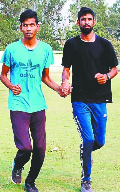 Two brothers' courage on eyesight