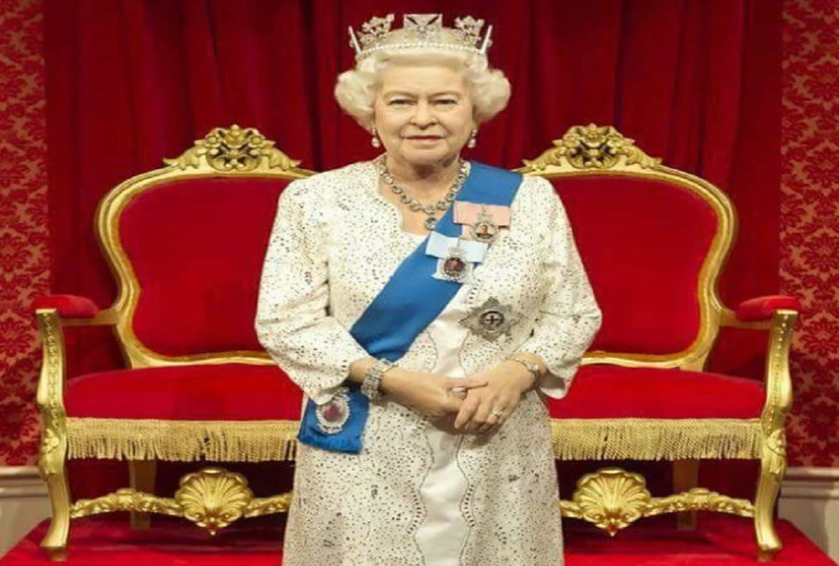 Britain Queen Elizabeth II traveled more than 100 countries without visa and passport