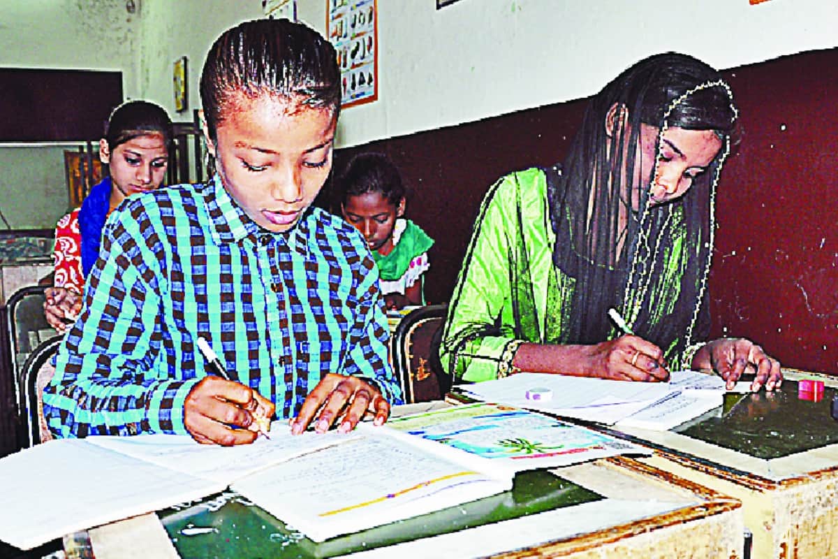 This temple turned into school in saharanpur, free education is giving to children