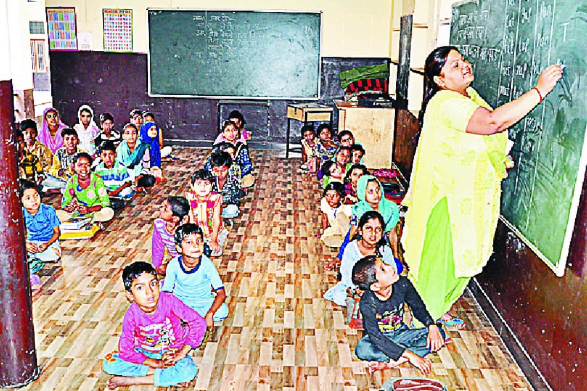 This temple turned into school in saharanpur, free education is giving to children