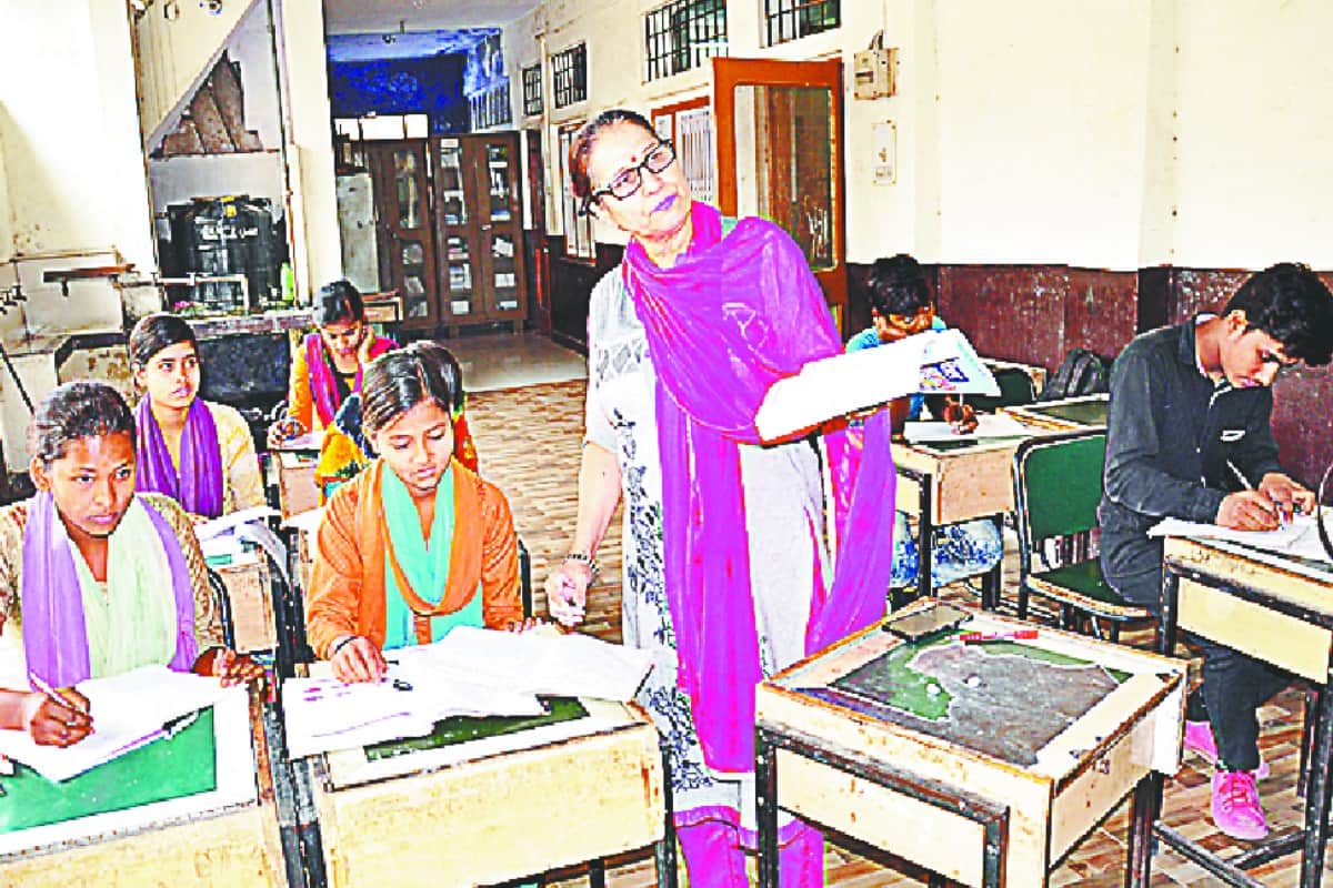 This temple turned into school in saharanpur, free education is giving to children