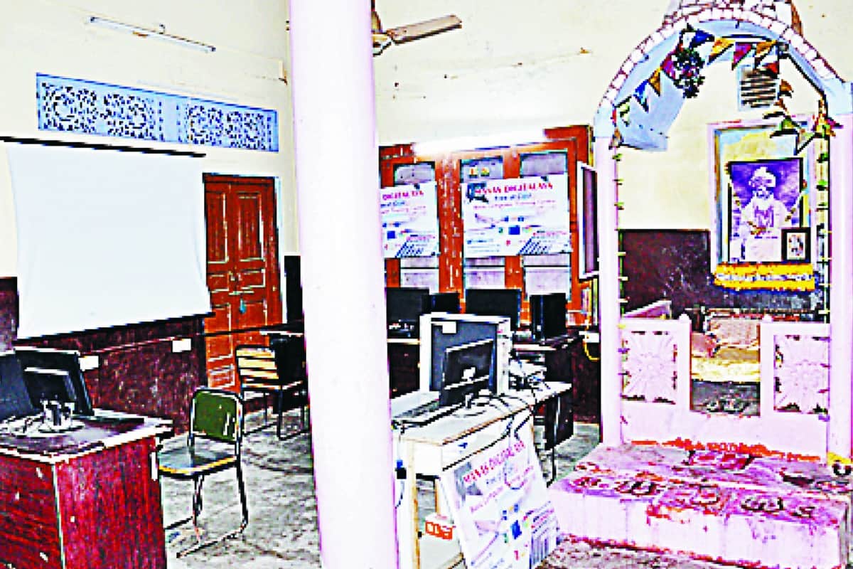 This temple turned into school in saharanpur, free education is giving to children