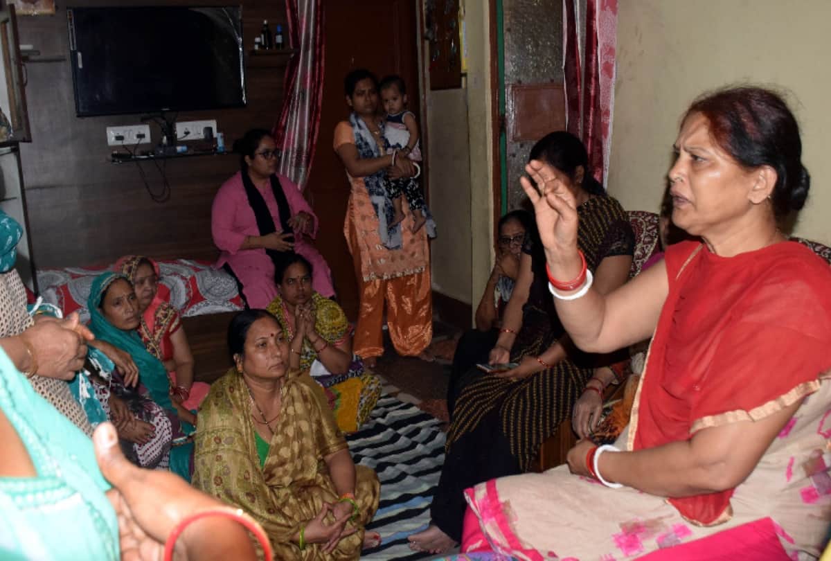 delhi police si rajkumar who was beaten to death daughter says accused threatening family