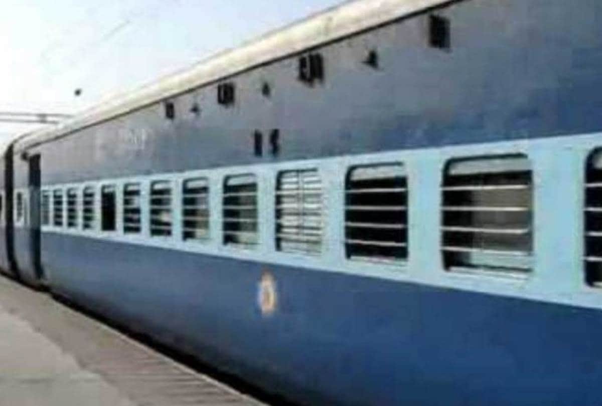 All trains to go east are full