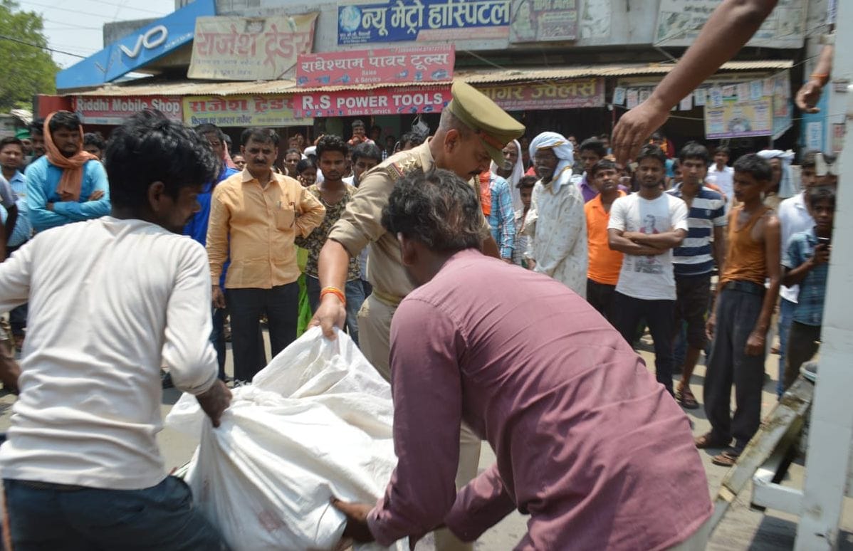 ट्रक की चपेट में आने से अधेड़ की मौत, लोगों ने लगाया जाम
