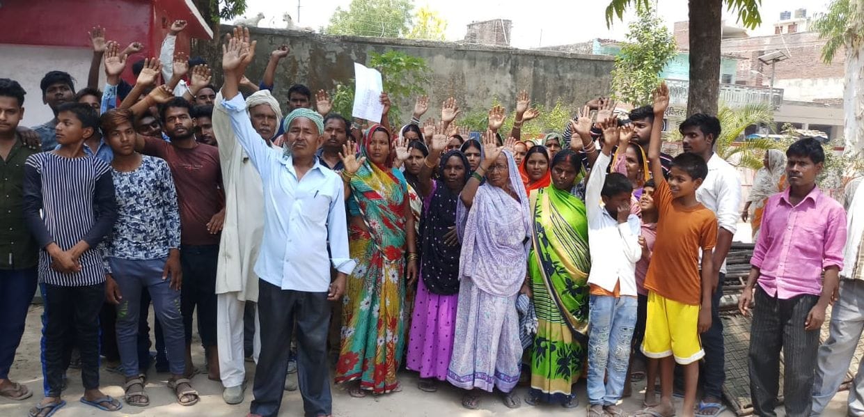 कोटेदार ने कार्डधारक को पीटा, ग्रामीणों ने घेरा थाना