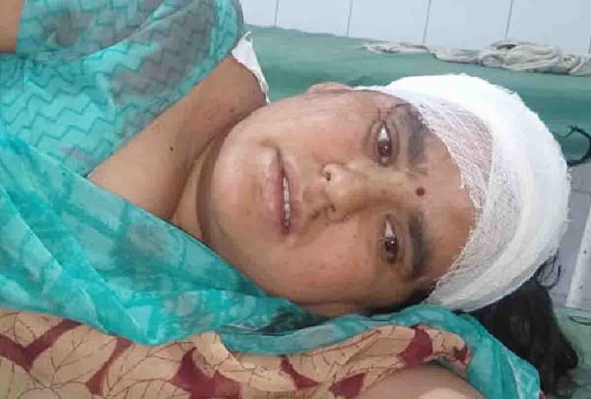 husband dies in road accident and wife injured badly