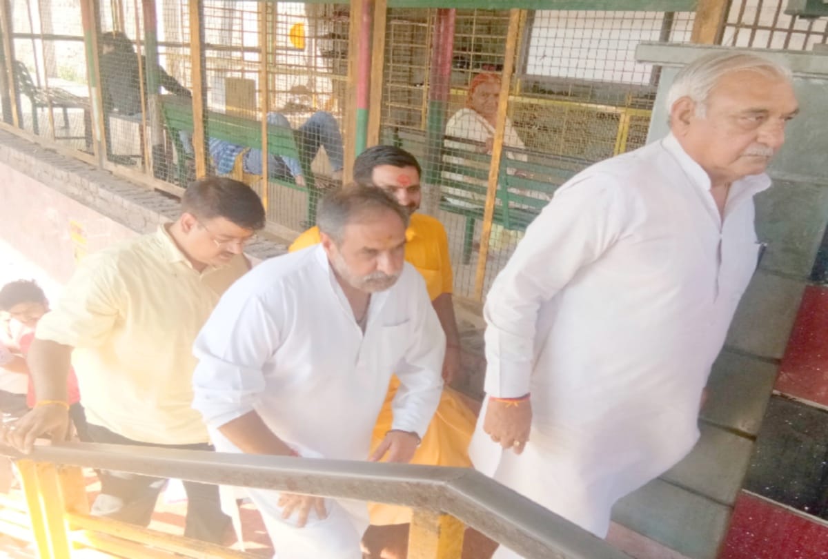 Anand Sharma and Bhupendra Hooda performed Havan at the Baglamukhi Temple