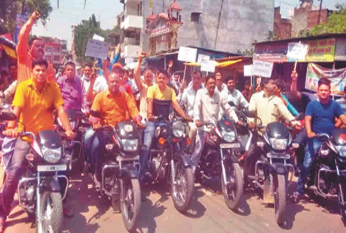 Pratapgarh: Gold traders take out a procession if there is no disclosure of murder