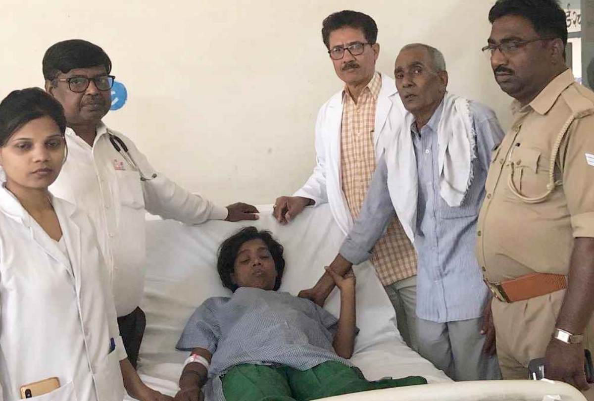 doctor vishnu kumar of Balrampur Hospital did treatment of patient on his own money